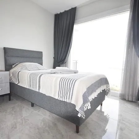 Esteban Oezel Plajli