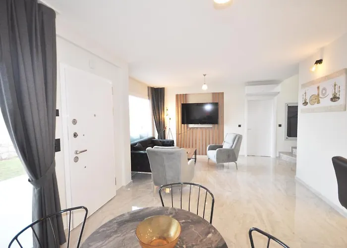 Esteban Oezel Plajli Apartment