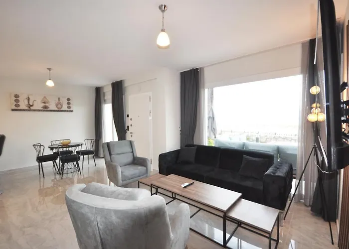 Esteban Oezel Plajli Apartment
