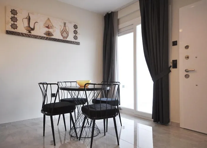 Esteban Oezel Plajli Apartment