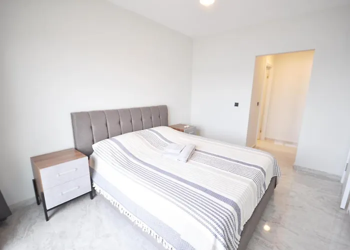 Esteban Oezel Plajli Apartament *