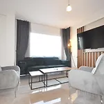 Esteban Oezel Plajli Apartamento