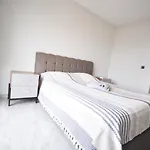 Apartamento Esteban Oezel Plajli