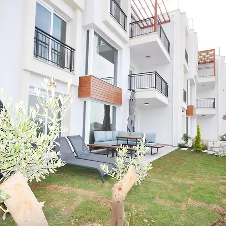 公寓 Esteban Oezel Plajli *