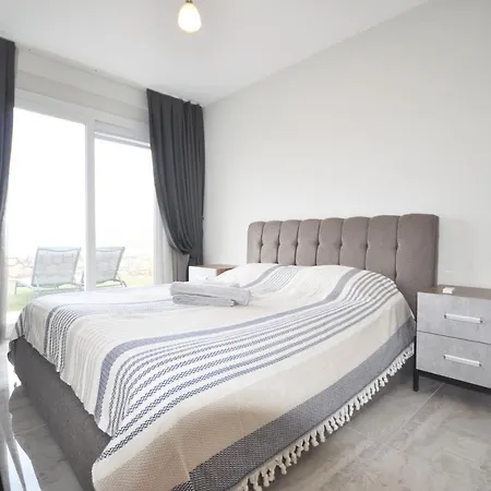 Apartment Esteban Oezel Plajli *