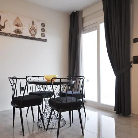 Esteban Oezel Plajli Apartment