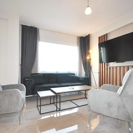 Esteban Oezel Plajli Apartment