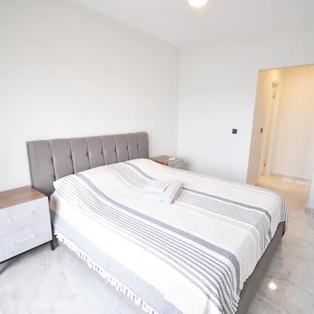 Esteban Oezel Plajli Apartment *