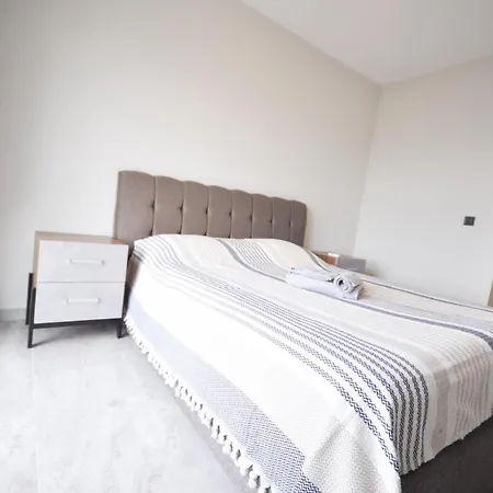 公寓 Esteban Oezel Plajli