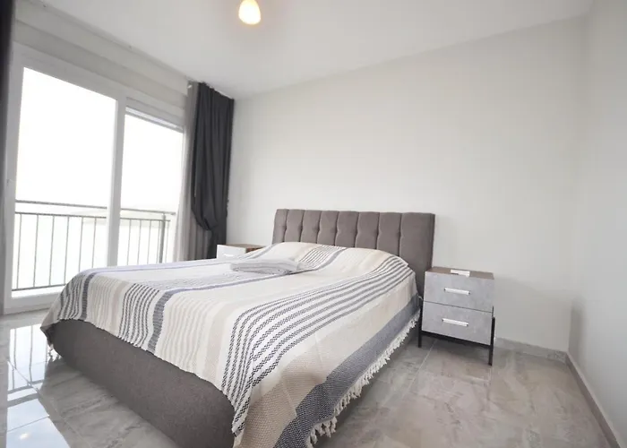 Esteban Oezel Plajli Bogazici